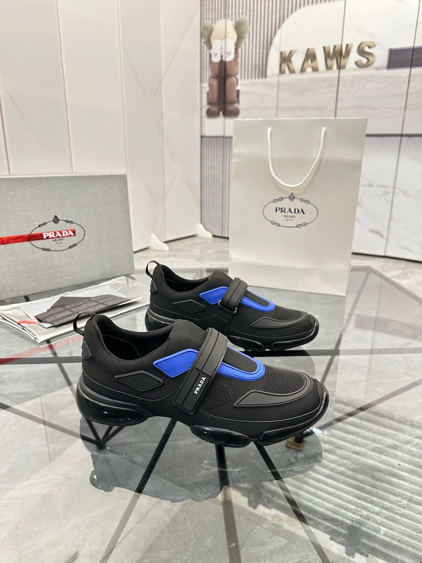 Men's shoes for sale 💰: 💰P500¥ High-end top quality Product trademark: Prada *"Prada*" low-top casual shoes Regular size: 38-45 (can be customized to 46) One size larger Product materials: imported breathable fly weave upper, professional glue-making process, breathable lining, cowhide foot pads, original outsole. No.: 001